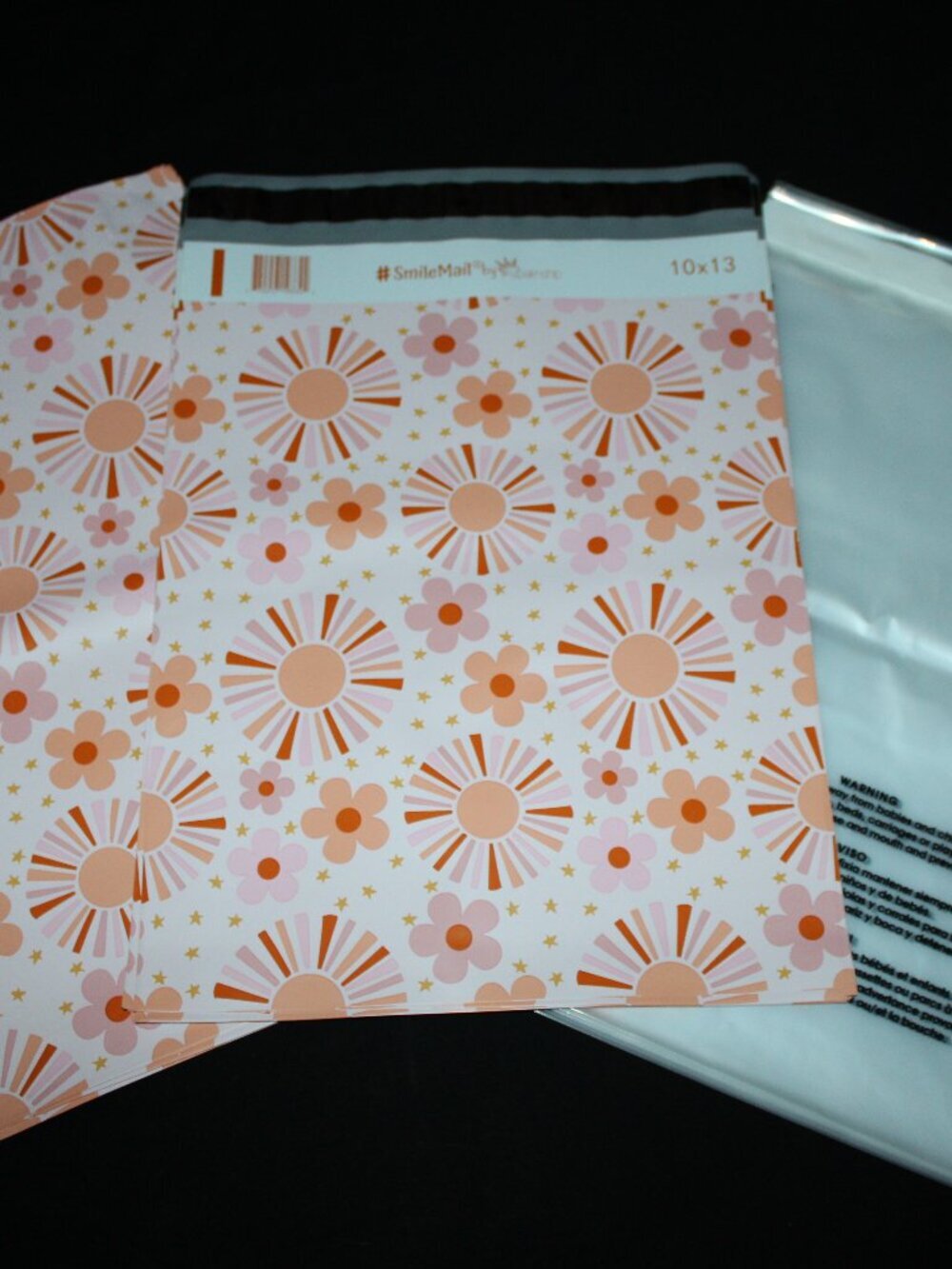 50 pcs - 25 10x13 Sunburst Print Poly Mailers & 25 10x13 Clear Packing Bags